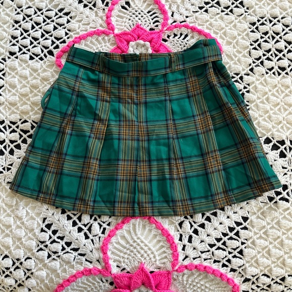 NWT plaid pleated mini skirt size M by Almost Famous marked M see measurements - Picture 5 of 8